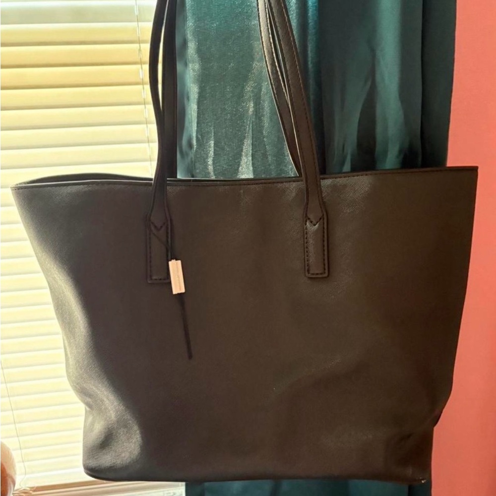 Marc Jacobs Classic Black Tote - Picture 2 of 5